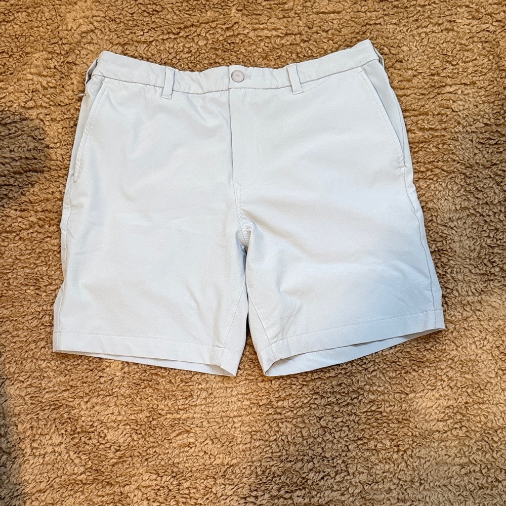 Mizzen+Main Light Gray Helmsmen Flat Front Shorts